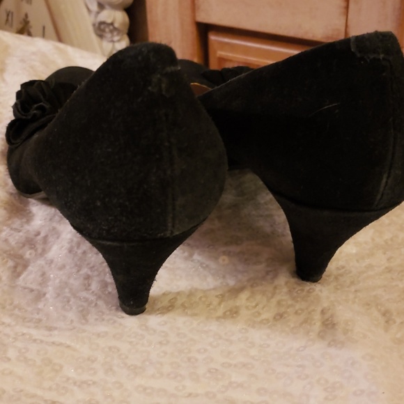 Steve Madden black suede pumps size 10. - Picture 3 of 6
